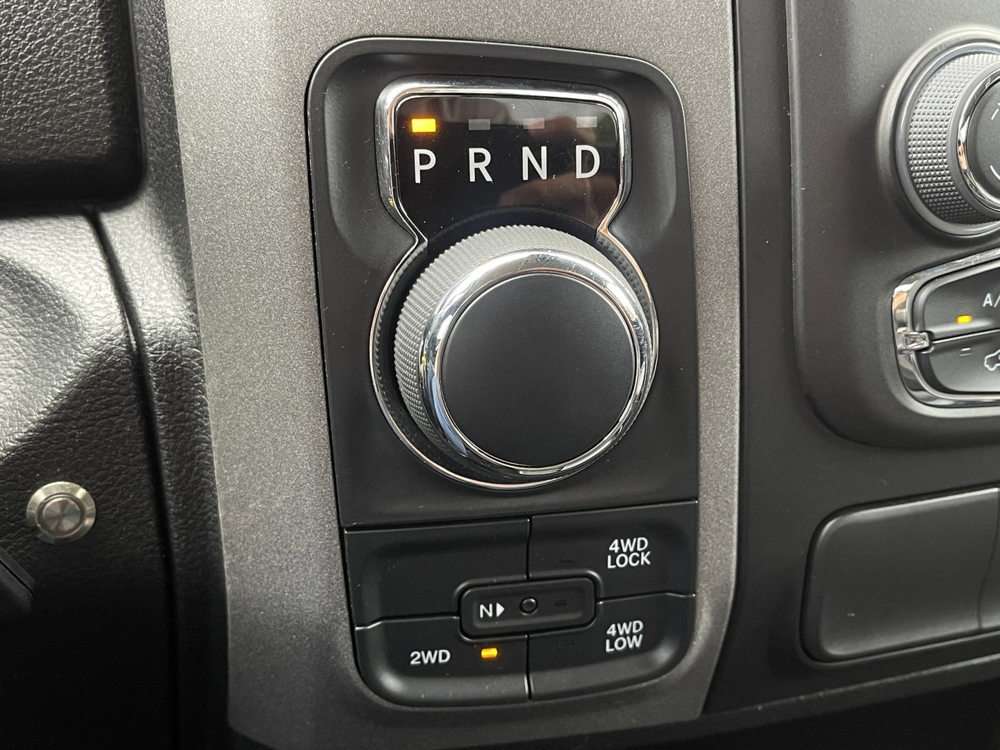 Dodge Ram 1500 CLASSIC 5.7 V8 CLASSIC NIGHT 4x4 | LPG | | 3500KG Trekken | Apple Carplay | Cruise Control | Achteruitrij Camera | 20'' Lichtmetaal |