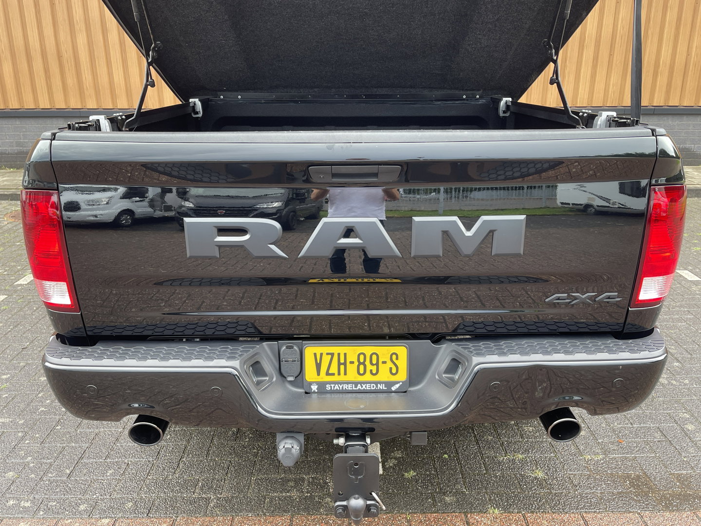 Dodge Ram 1500 CLASSIC 5.7 V8 CLASSIC NIGHT 4x4 | LPG | | 3500KG Trekken | Apple Carplay | Cruise Control | Achteruitrij Camera | 20'' Lichtmetaal |