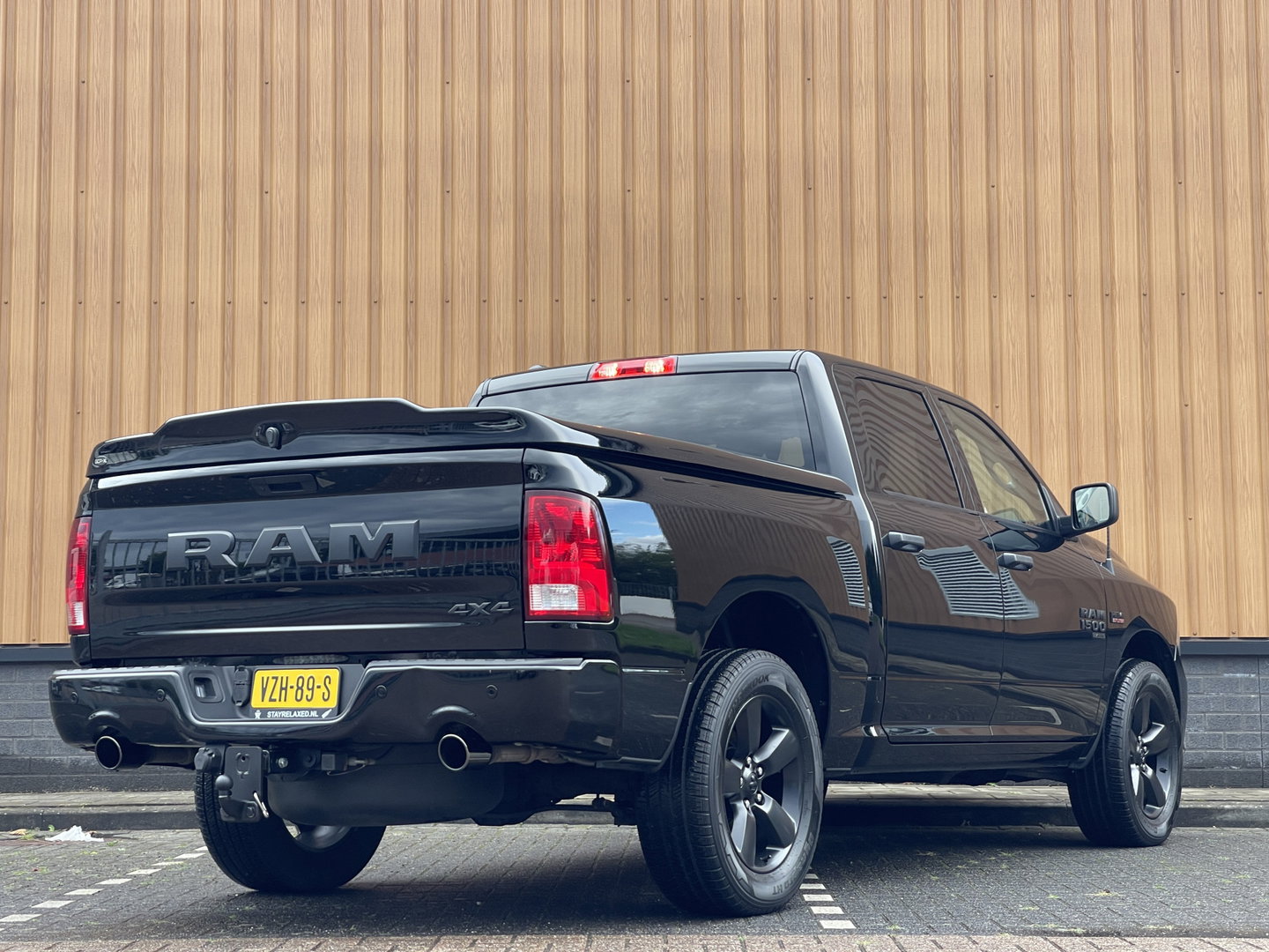 Dodge Ram 1500 CLASSIC 5.7 V8 CLASSIC NIGHT 4x4 | LPG | | 3500KG Trekken | Apple Carplay | Cruise Control | Achteruitrij Camera | 20'' Lichtmetaal |