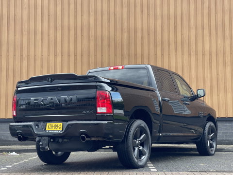 Dodge Ram 1500 CLASSIC 5.7 V8 CLASSIC NIGHT 4x4 | LPG | | 3500KG Trekken | Apple Carplay | Cruise Control | Achteruitrij Camera | 20'' Lichtmetaal |