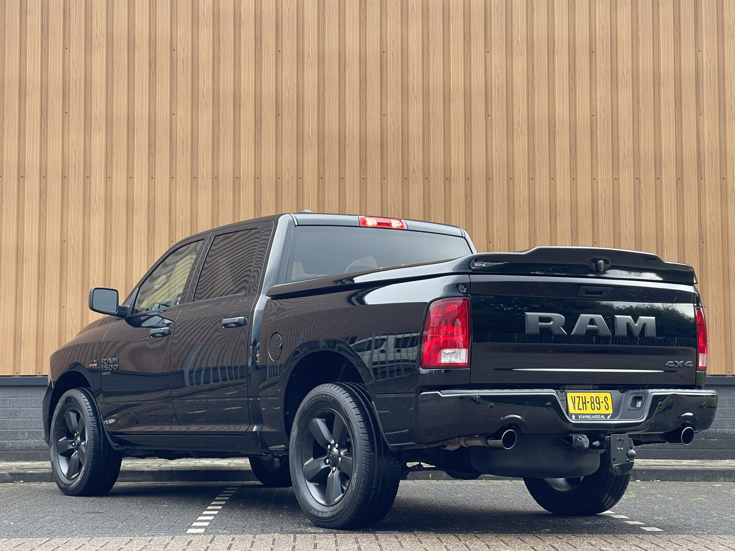Dodge Ram 1500 CLASSIC 5.7 V8 CLASSIC NIGHT 4x4 | LPG | | 3500KG Trekken | Apple Carplay | Cruise Control | Achteruitrij Camera | 20'' Lichtmetaal |