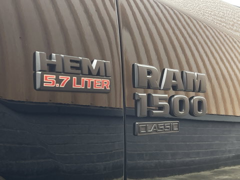 Dodge Ram 1500 CLASSIC 5.7 V8 CLASSIC NIGHT 4x4 | LPG | | 3500KG Trekken | Apple Carplay | Cruise Control | Achteruitrij Camera | 20'' Lichtmetaal |