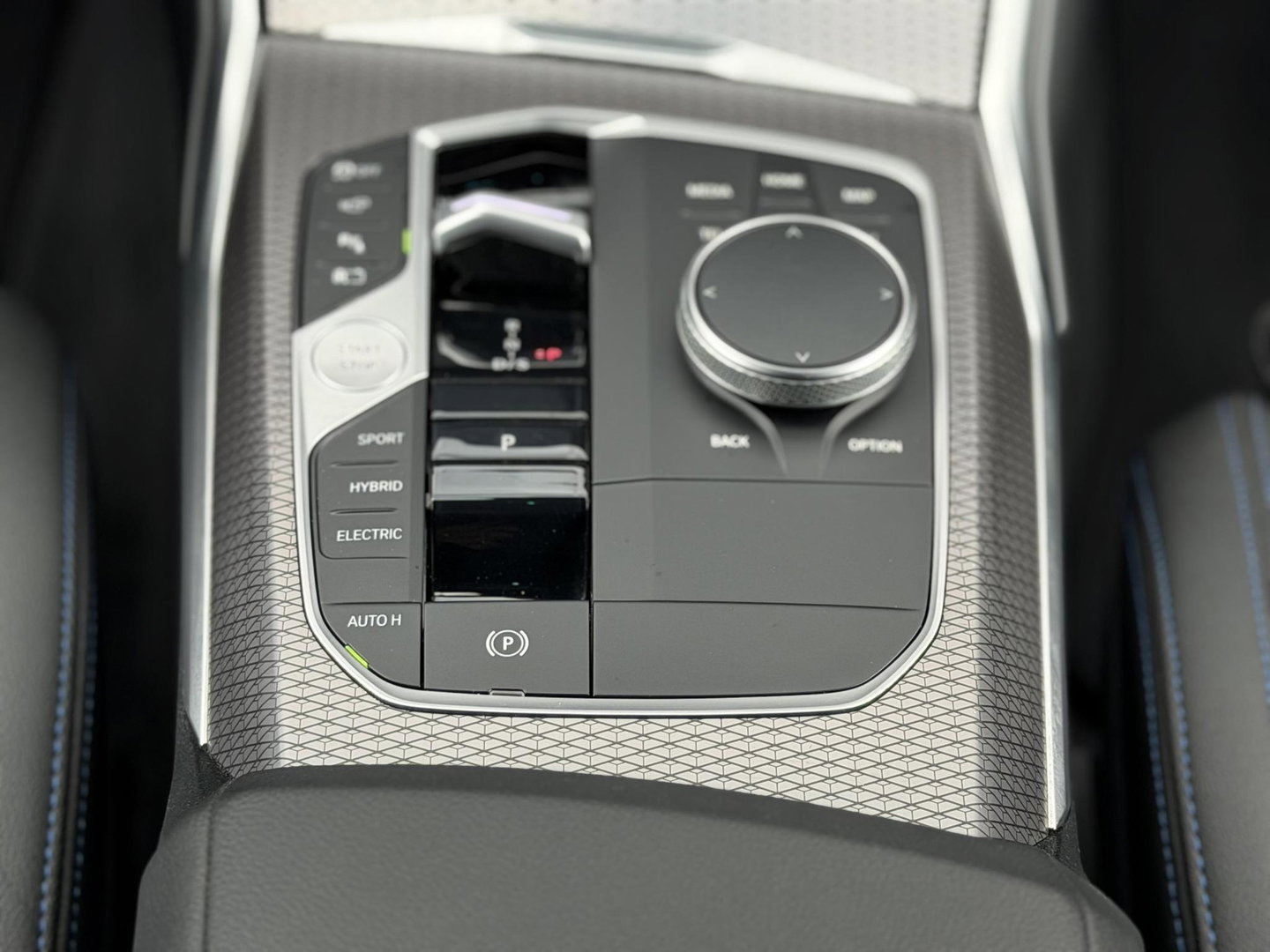 BMW 3 Serie Touring 330e xDrive M-Sport Pro |Pano|Driving Ass Prof|Innovation|360Cam|19"|