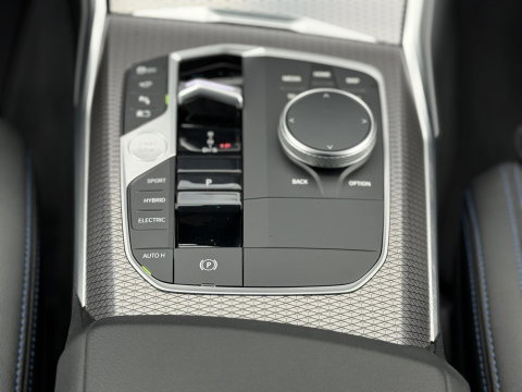 BMW 3 Serie Touring 330e xDrive M-Sport Pro |Pano|Driving Ass Prof|Innovation|360Cam|19"|