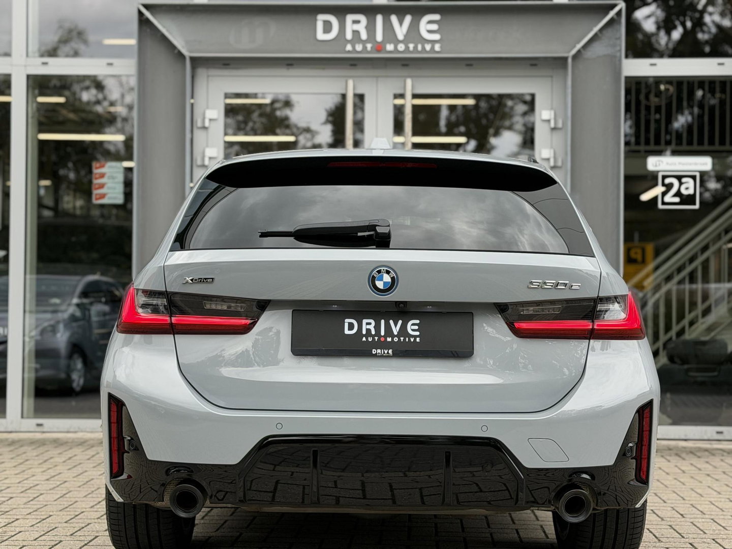 BMW 3 Serie Touring 330e xDrive M-Sport Pro |Pano|Driving Ass Prof|Innovation|360Cam|19"|