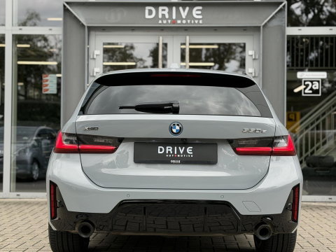 BMW 3 Serie Touring 330e xDrive M-Sport Pro |Pano|Driving Ass Prof|Innovation|360Cam|19"|