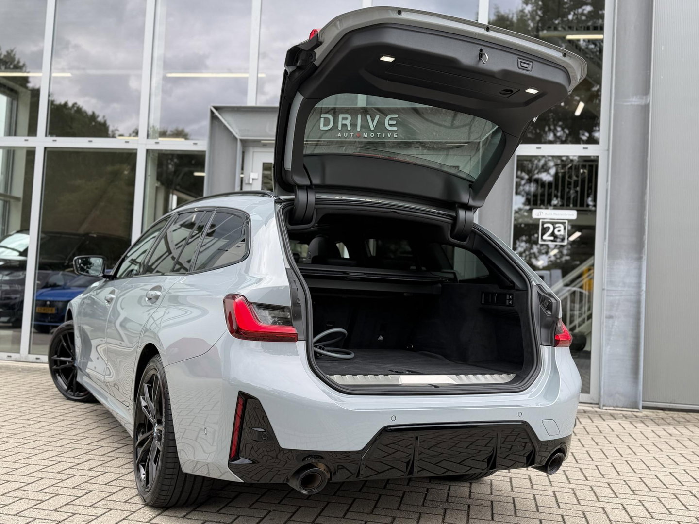 BMW 3 Serie Touring 330e xDrive M-Sport Pro |Pano|Driving Ass Prof|Innovation|360Cam|19"|