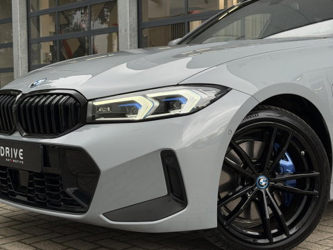 BMW 3 Serie Touring 330e xDrive M-Sport Pro |Pano|Driving Ass Prof|Innovation|360Cam|19"|