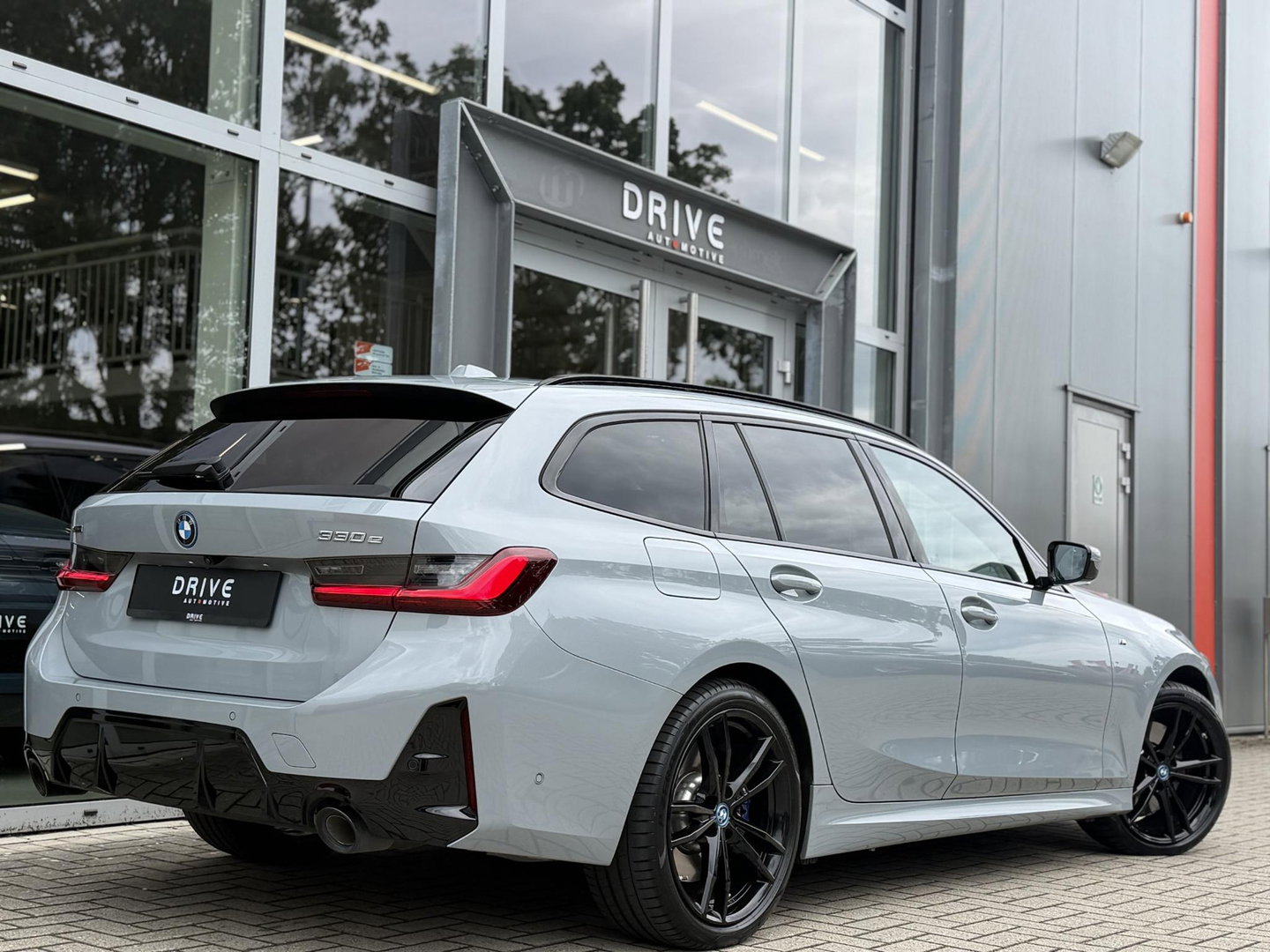 BMW 3 Serie Touring 330e xDrive M-Sport Pro |Pano|Driving Ass Prof|Innovation|360Cam|19"|
