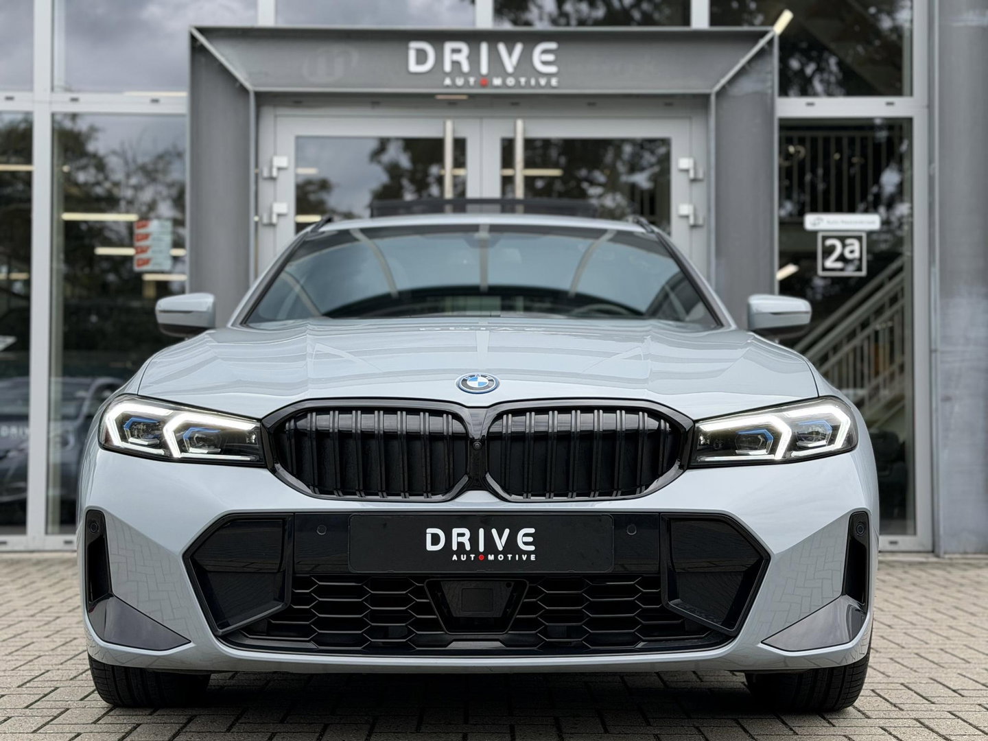 BMW 3 Serie Touring 330e xDrive M-Sport Pro |Pano|Driving Ass Prof|Innovation|360Cam|19"|