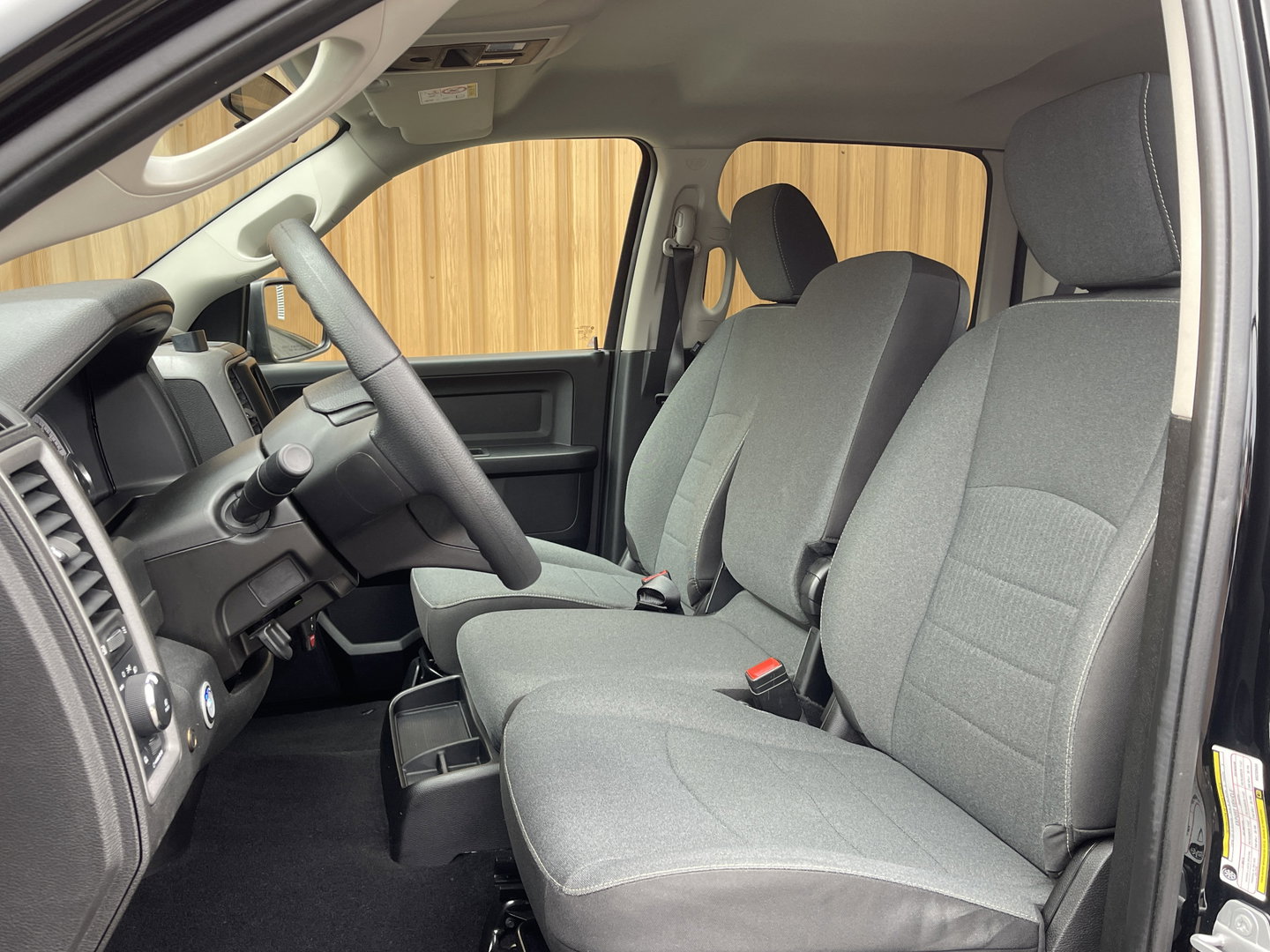 Dodge Ram 1500 CLASSIC 5.7 V8 CLASSIC NIGHT 4x4 | LPG | | 3500KG Trekken | Apple Carplay | Cruise Control | Achteruitrij Camera | 20'' Lichtmetaal |