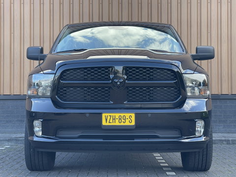 Dodge Ram 1500 CLASSIC 5.7 V8 CLASSIC NIGHT 4x4 | LPG | | 3500KG Trekken | Apple Carplay | Cruise Control | Achteruitrij Camera | 20'' Lichtmetaal |