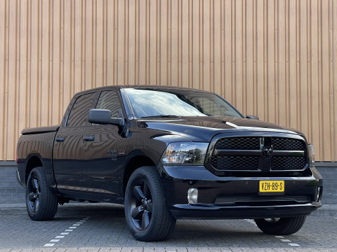Dodge Ram 1500 CLASSIC 5.7 V8 CLASSIC NIGHT 4x4 | LPG | | 3500KG Trekken | Apple Carplay | Cruise Control | Achteruitrij Camera | 20'' Lichtmetaal |