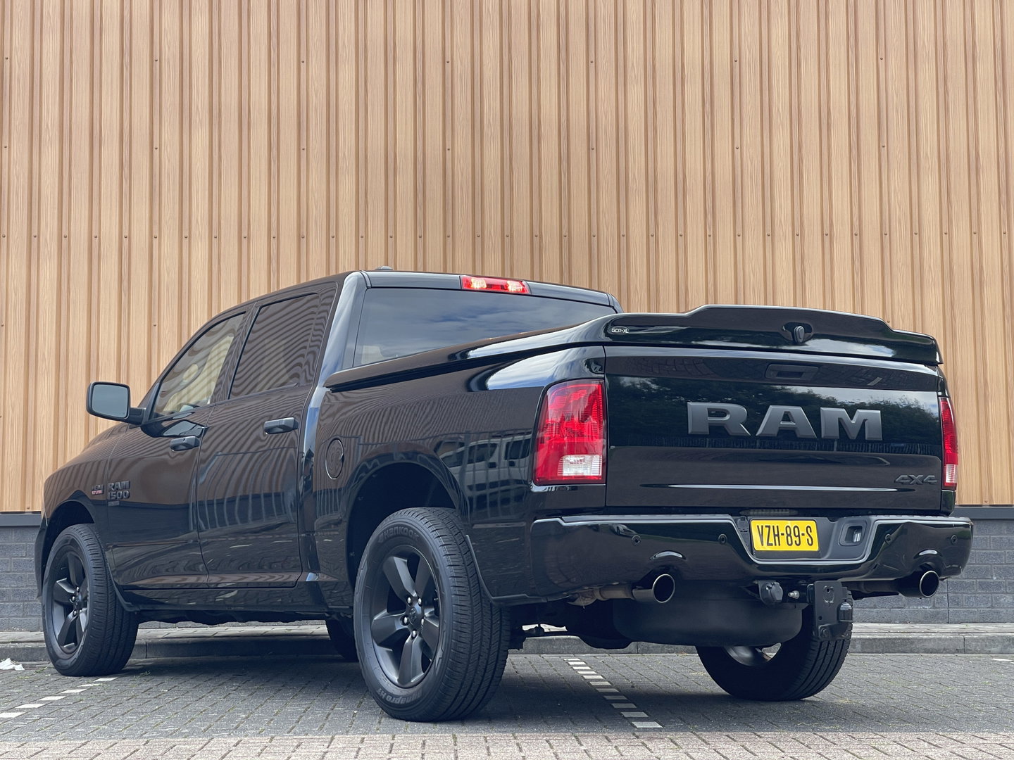 Dodge Ram 1500 CLASSIC 5.7 V8 CLASSIC NIGHT 4x4 | LPG | | 3500KG Trekken | Apple Carplay | Cruise Control | Achteruitrij Camera | 20'' Lichtmetaal |