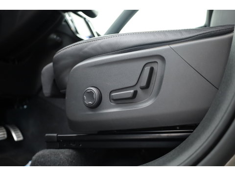Volvo XC40 1.5 T4 211 PK Recharge R-Design |Trekhaak | 360 camera | Leer | Stoel + stuurverwarming |  Elek. Stoelen |