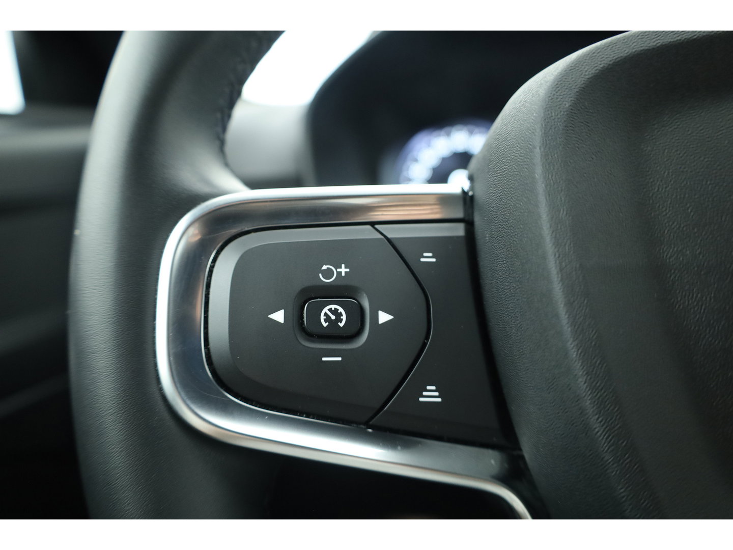 Volvo XC40 1.5 T4 211 PK Recharge R-Design |Trekhaak | 360 camera | Leer | Stoel + stuurverwarming |  Elek. Stoelen |
