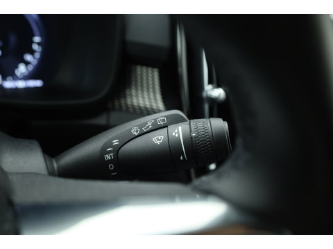 Volvo XC40 1.5 T4 211 PK Recharge R-Design |Trekhaak | 360 camera | Leer | Stoel + stuurverwarming |  Elek. Stoelen |
