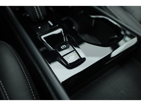 Volvo XC40 1.5 T4 211 PK Recharge R-Design |Trekhaak | 360 camera | Leer | Stoel + stuurverwarming |  Elek. Stoelen |