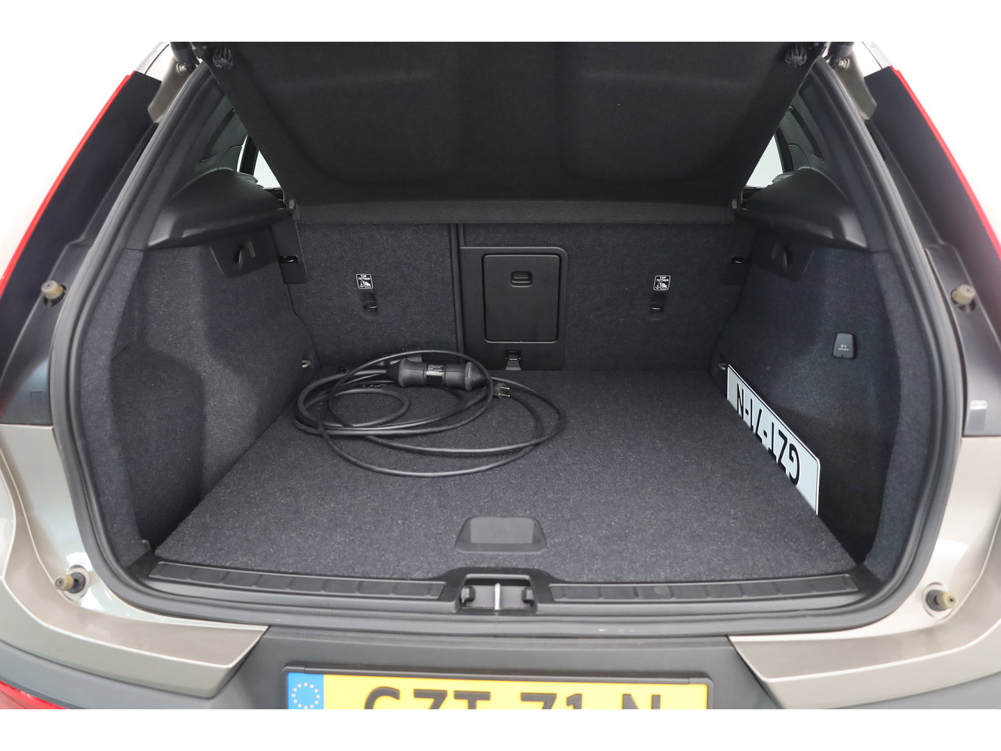 Volvo XC40 1.5 T4 211 PK Recharge R-Design |Trekhaak | 360 camera | Leer | Stoel + stuurverwarming |  Elek. Stoelen |