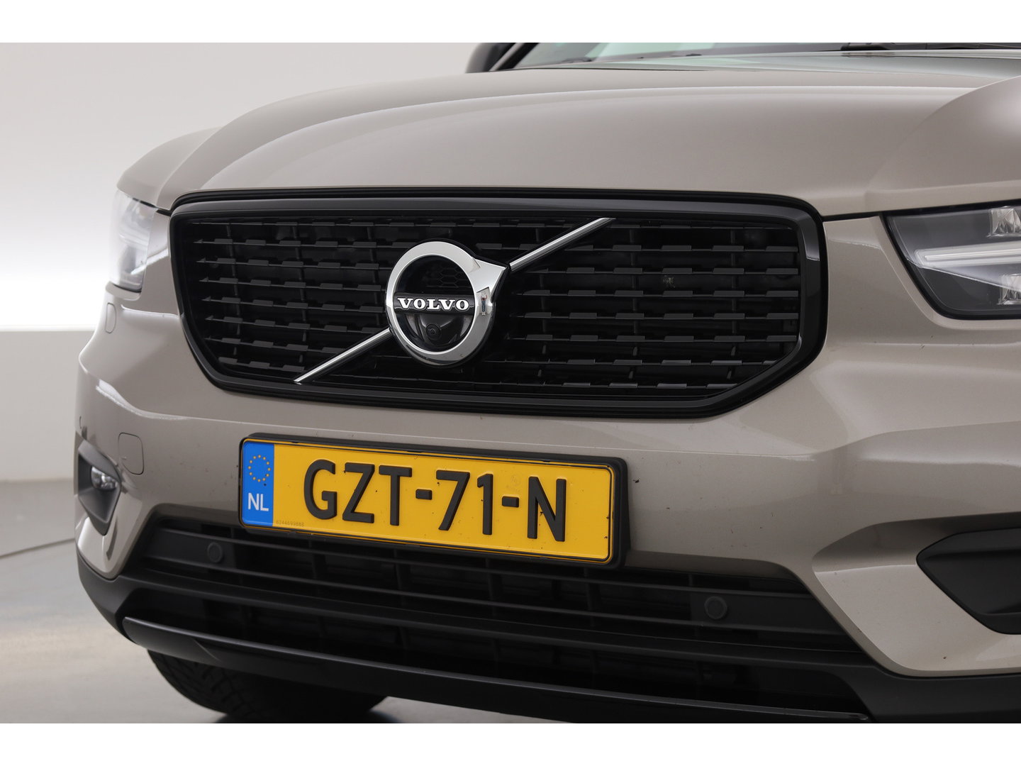 Volvo XC40 1.5 T4 211 PK Recharge R-Design |Trekhaak | 360 camera | Leer | Stoel + stuurverwarming |  Elek. Stoelen |