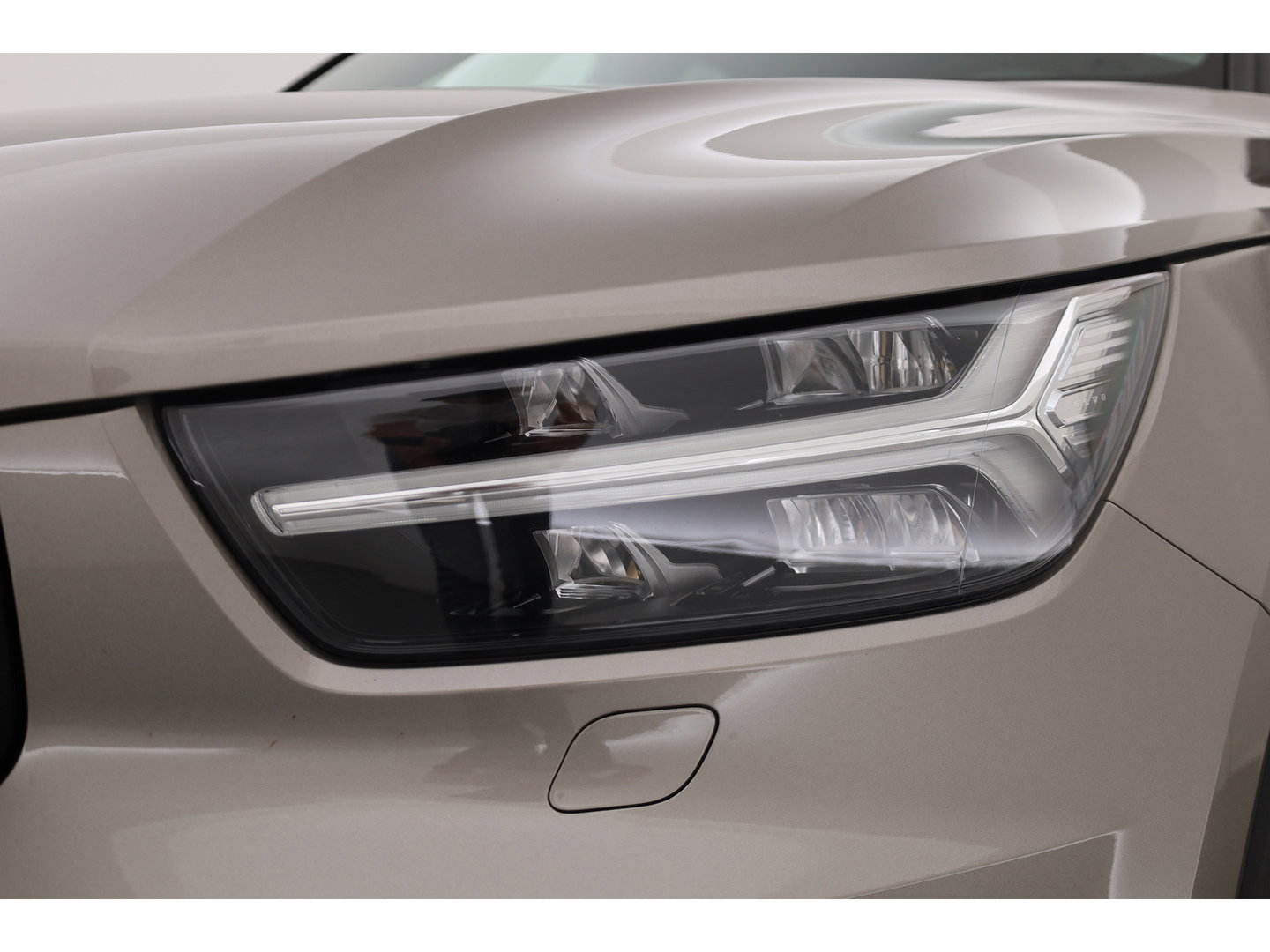 Volvo XC40 1.5 T4 211 PK Recharge R-Design |Trekhaak | 360 camera | Leer | Stoel + stuurverwarming |  Elek. Stoelen |