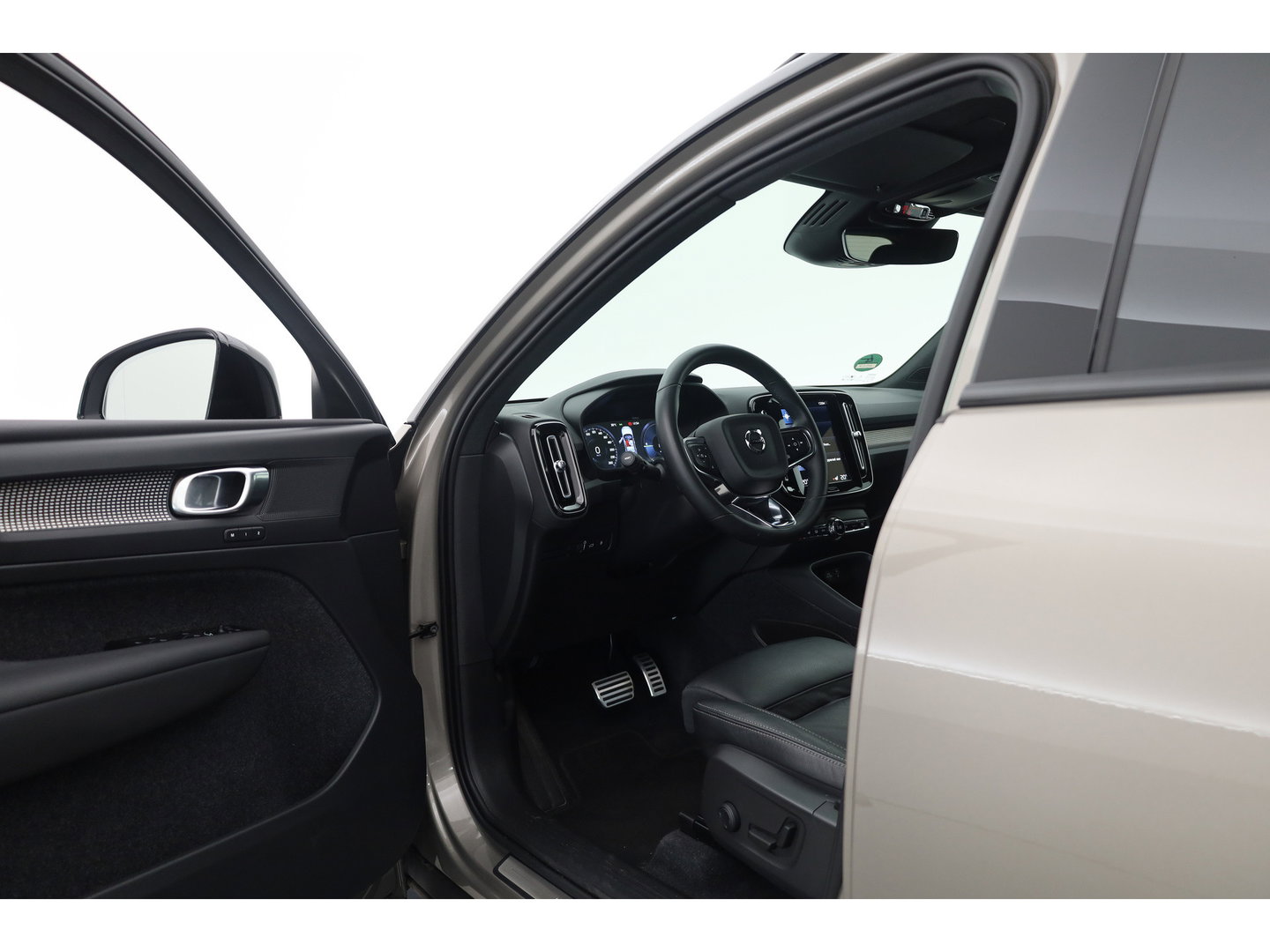 Volvo XC40 1.5 T4 211 PK Recharge R-Design |Trekhaak | 360 camera | Leer | Stoel + stuurverwarming |  Elek. Stoelen |
