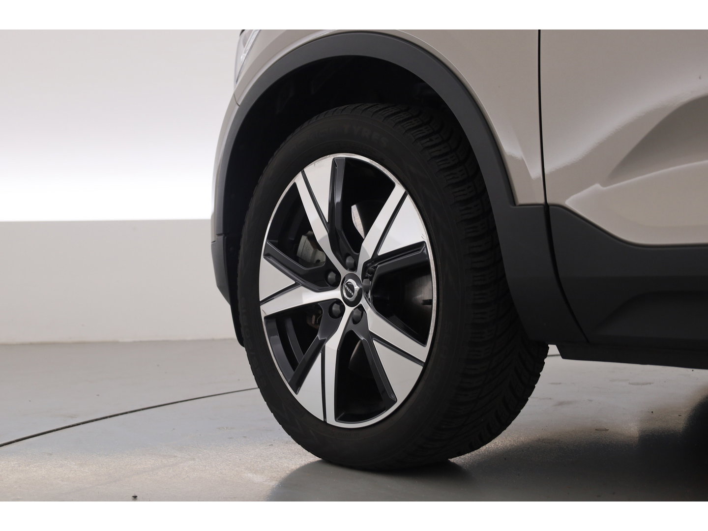 Volvo XC40 1.5 T4 211 PK Recharge R-Design |Trekhaak | 360 camera | Leer | Stoel + stuurverwarming |  Elek. Stoelen |