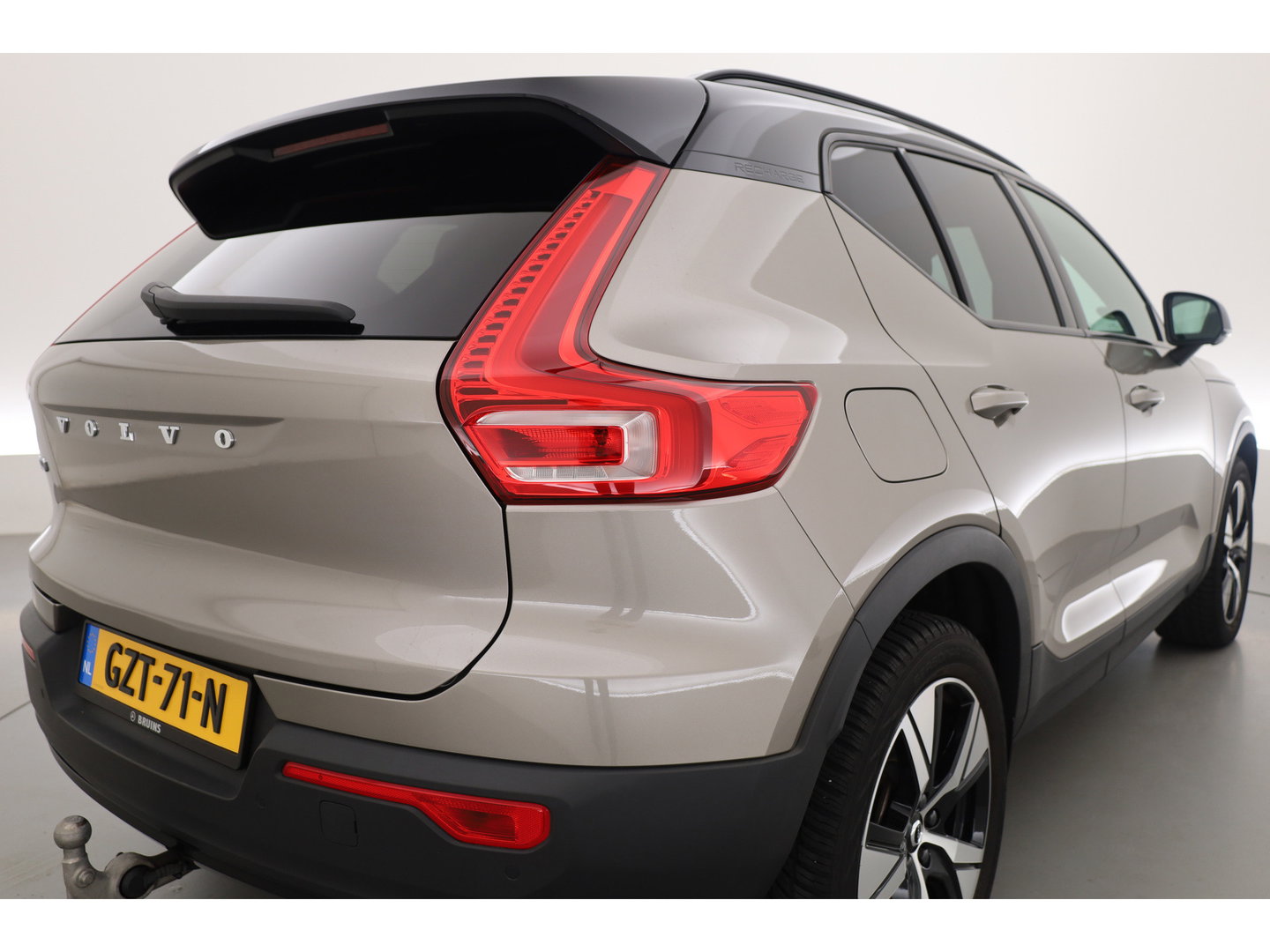 Volvo XC40 1.5 T4 211 PK Recharge R-Design |Trekhaak | 360 camera | Leer | Stoel + stuurverwarming |  Elek. Stoelen |