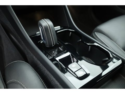 Volvo XC40 1.5 T4 211 PK Recharge R-Design |Trekhaak | 360 camera | Leer | Stoel + stuurverwarming |  Elek. Stoelen |