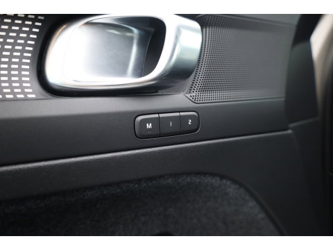 Volvo XC40 1.5 T4 211 PK Recharge R-Design |Trekhaak | 360 camera | Leer | Stoel + stuurverwarming |  Elek. Stoelen |