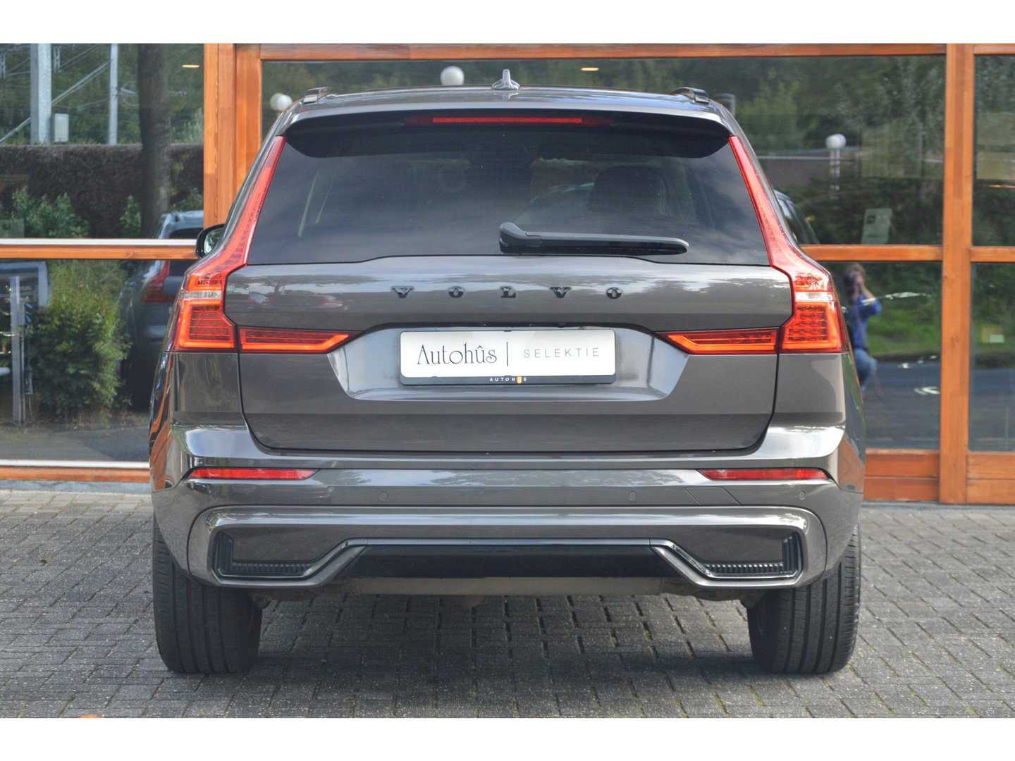 Volvo XC60 T6 Hybride AWD Plus Dark LONG RANGE | Panoramadak | Camera | Stoel + Stuur Verwarmd | Adaptive Cruise | Memory |