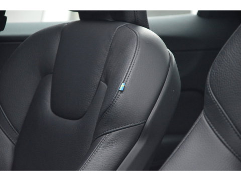Volvo XC60 T6 Hybride AWD Plus Dark LONG RANGE | Panoramadak | Camera | Stoel + Stuur Verwarmd | Adaptive Cruise | Memory |