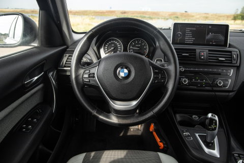BMW 1 Serie 116i Business+ AUTOMAAT / CRUISE CONTROLE / BLACK LINE / AIRCO / CARPLAY / URBAN