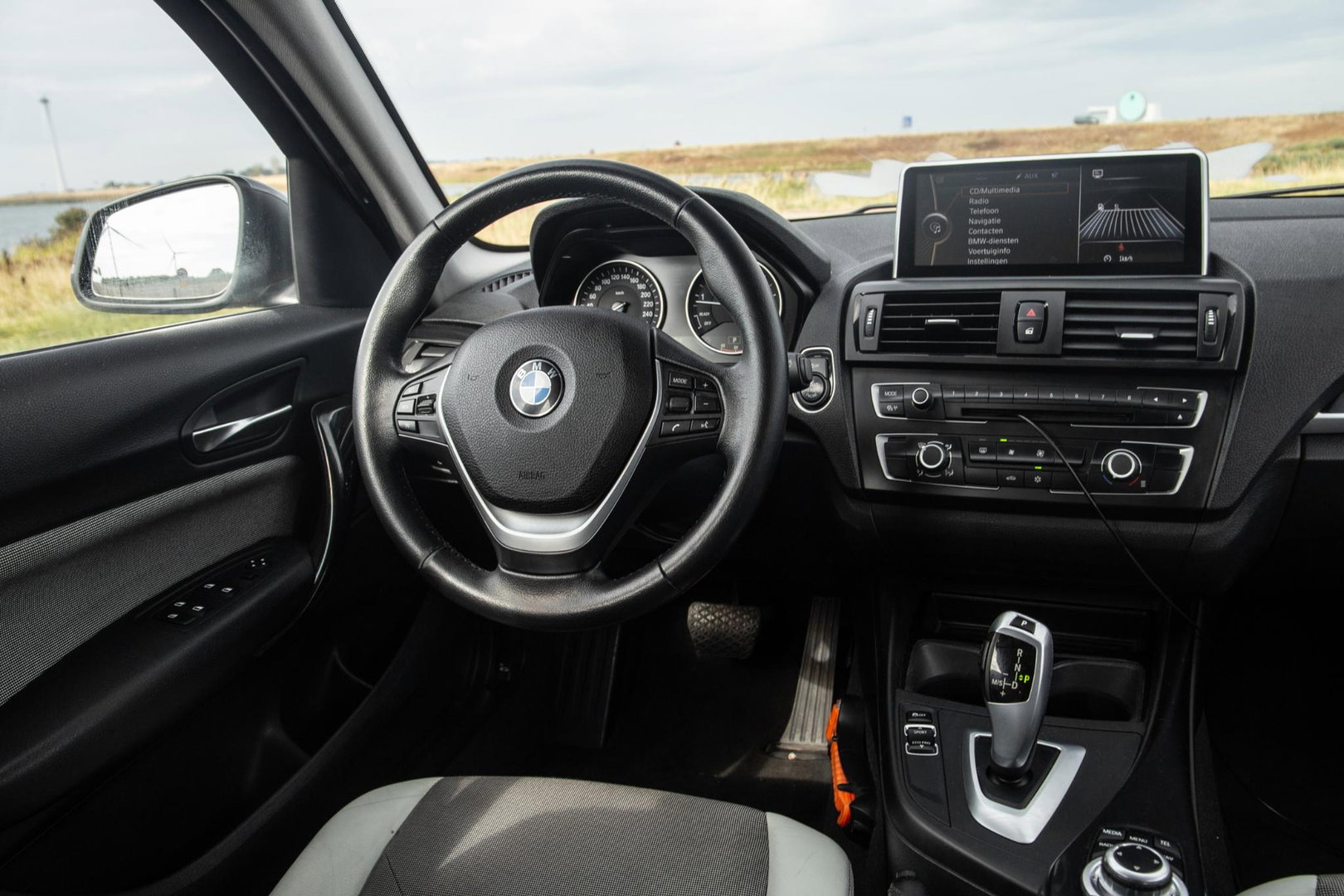 BMW 1 Serie 116i Business+ AUTOMAAT / CRUISE CONTROLE / BLACK LINE / AIRCO / CARPLAY / URBAN