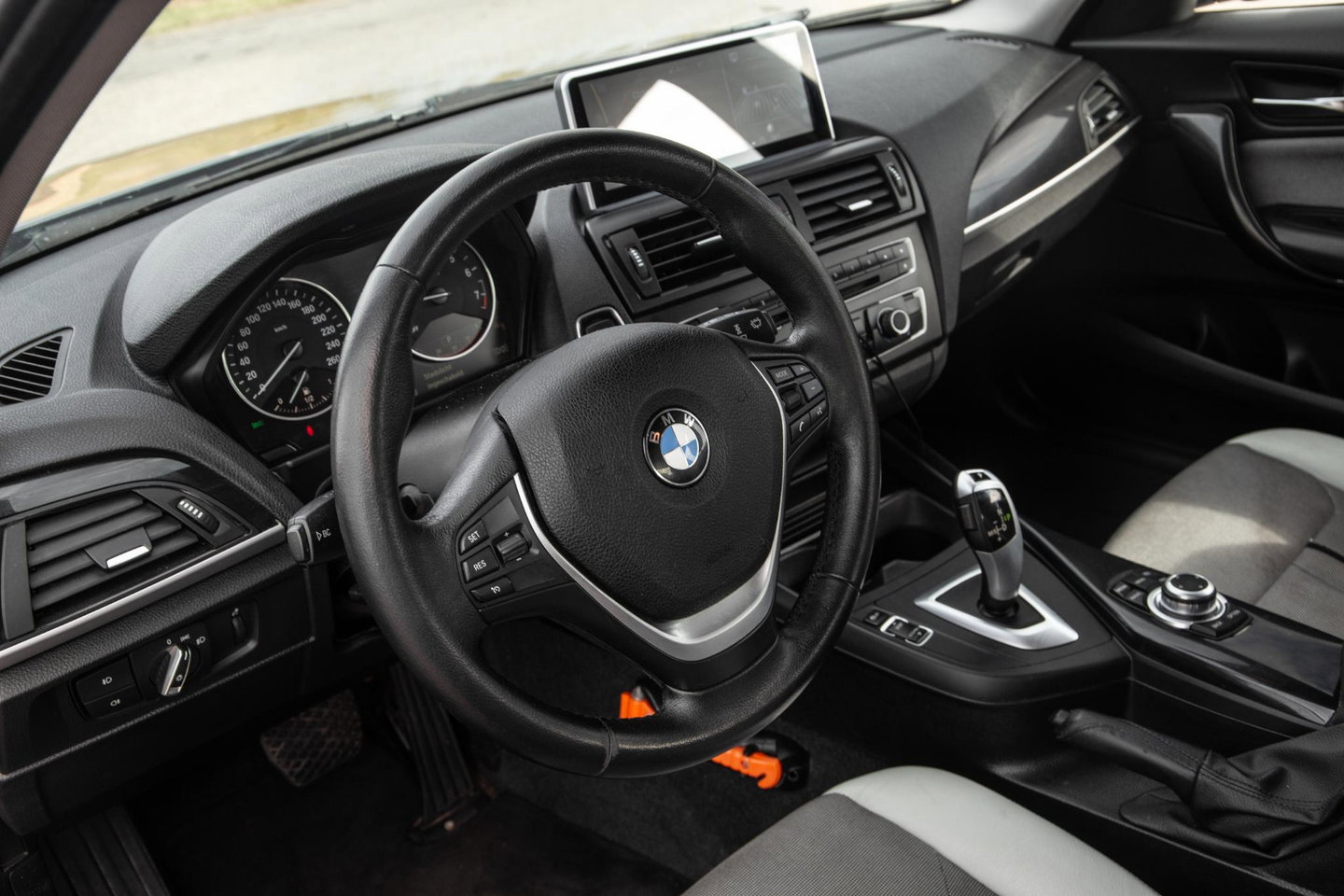 BMW 1 Serie 116i Business+ AUTOMAAT / CRUISE CONTROLE / BLACK LINE / AIRCO / CARPLAY / URBAN