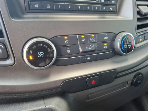 Ford Transit Custom 300 2.0 TDCI L2H1 Trend AUTOMAAT / CRUISE CONTROLE / AIRCO / 3 ZITS