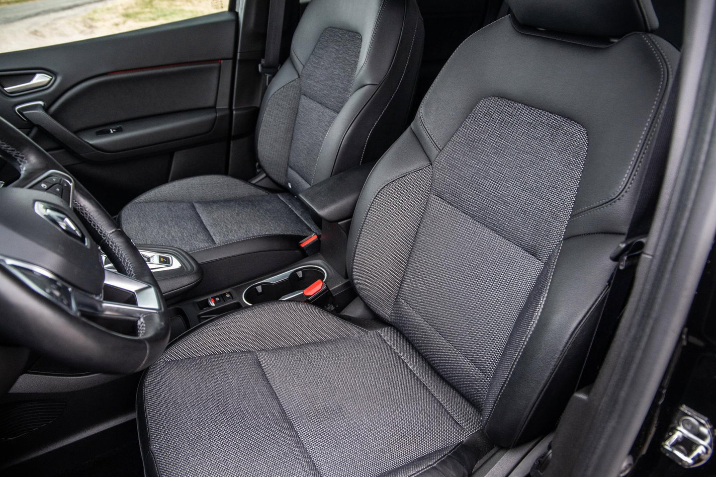 Renault Captur E-TECH Plug-in Hybrid Rive Gauche BLACK LINE / CRUISE CONTROLE / NAVI / CARPLAY