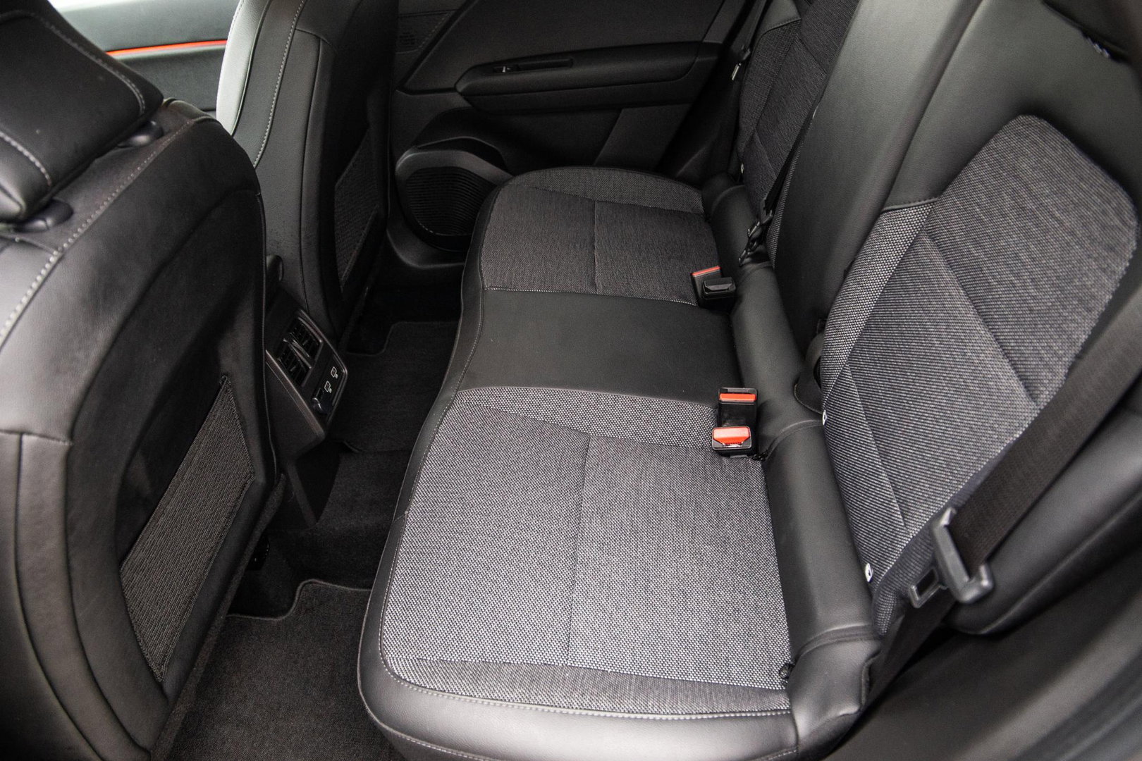 Renault Captur E-TECH Plug-in Hybrid Rive Gauche BLACK LINE / CRUISE CONTROLE / NAVI / CARPLAY