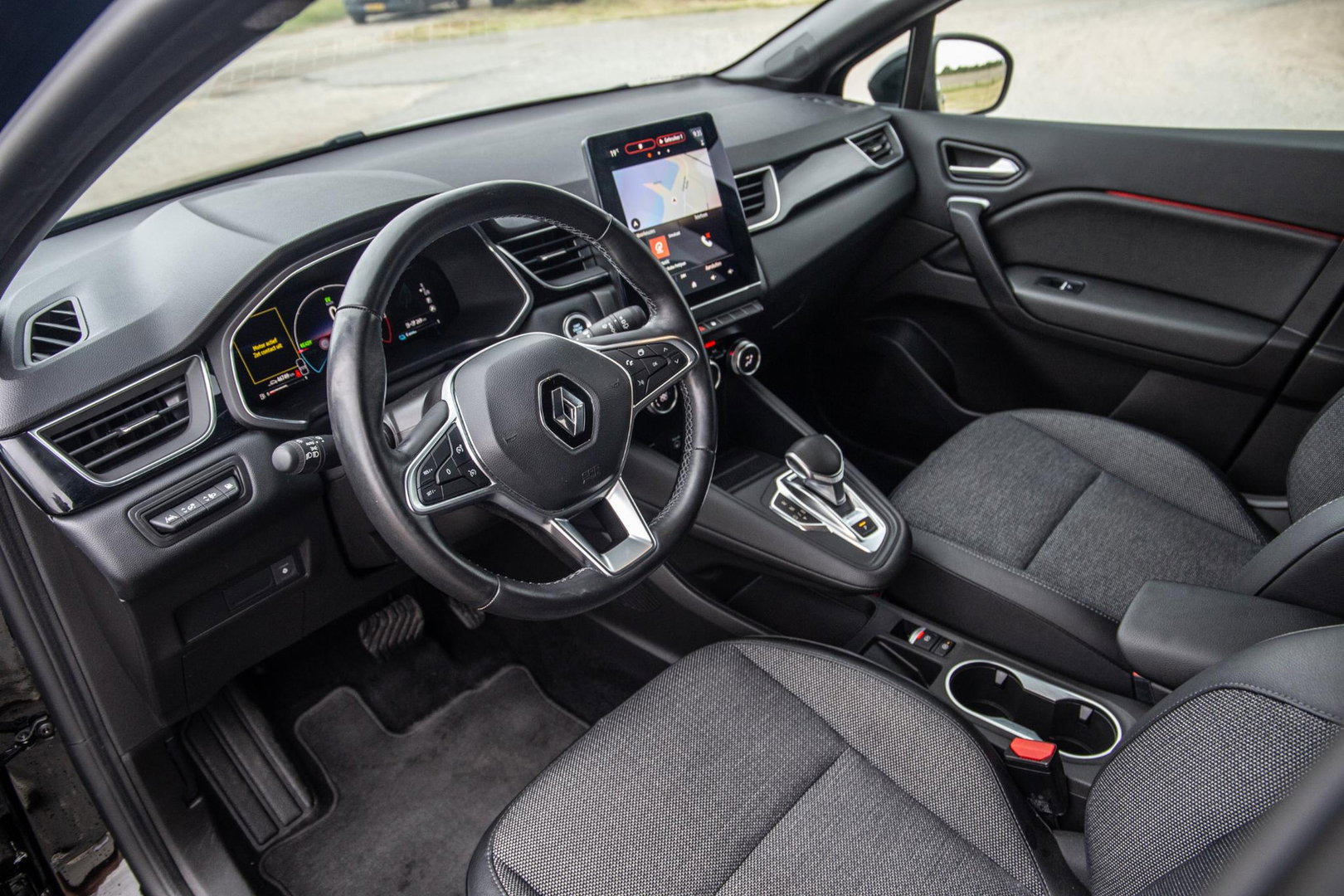 Renault Captur E-TECH Plug-in Hybrid Rive Gauche BLACK LINE / CRUISE CONTROLE / NAVI / CARPLAY