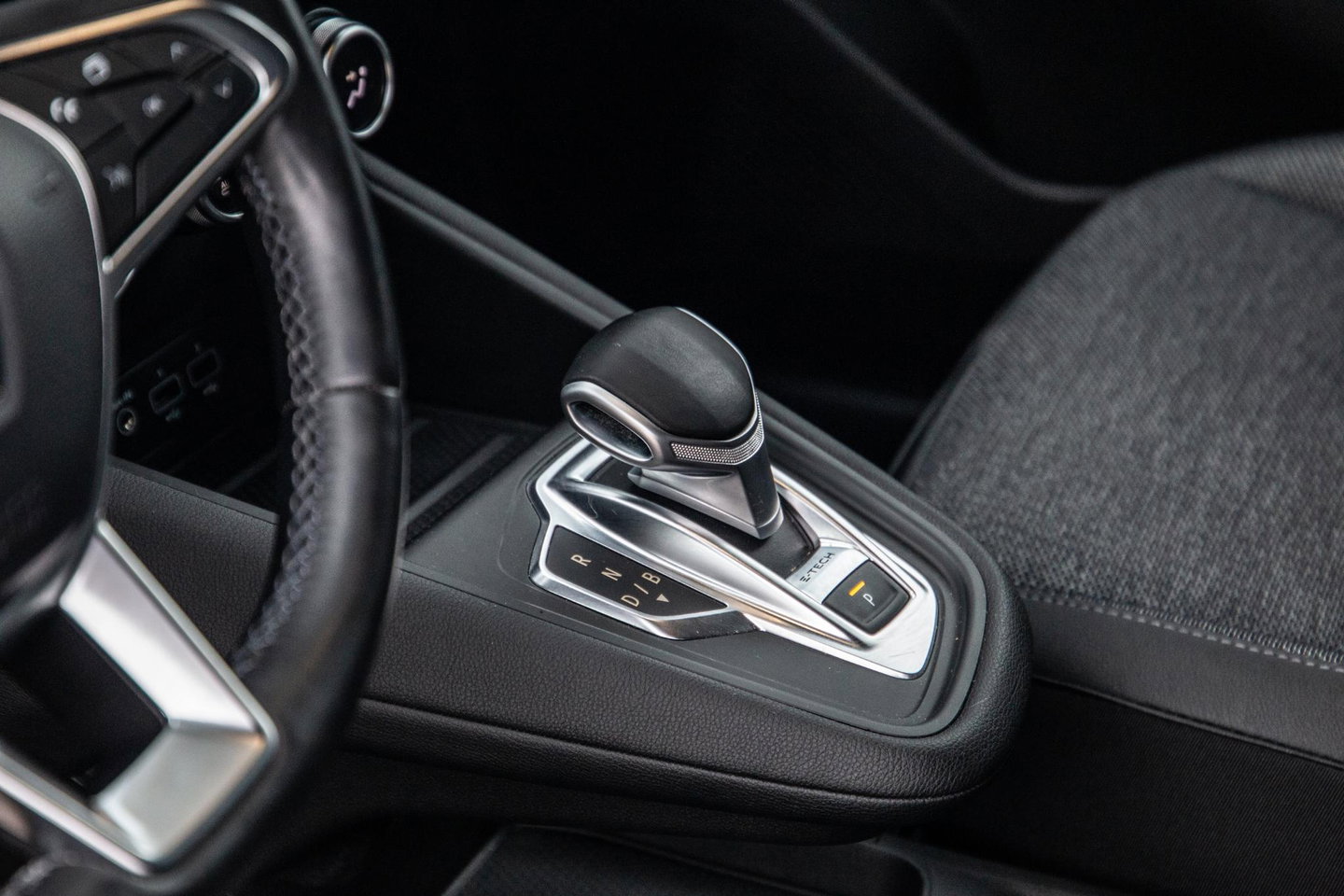 Renault Captur E-TECH Plug-in Hybrid Rive Gauche BLACK LINE / CRUISE CONTROLE / NAVI / CARPLAY