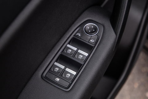Renault Captur E-TECH Plug-in Hybrid Rive Gauche BLACK LINE / CRUISE CONTROLE / NAVI / CARPLAY