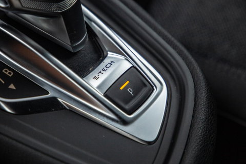 Renault Captur E-TECH Plug-in Hybrid Rive Gauche BLACK LINE / CRUISE CONTROLE / NAVI / CARPLAY