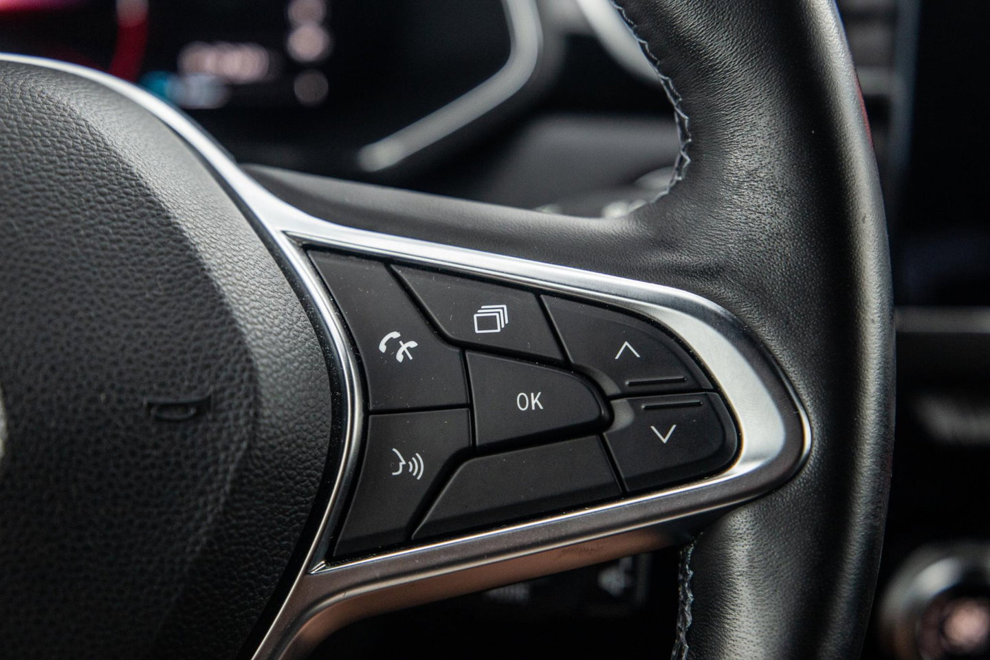 Renault Captur E-TECH Plug-in Hybrid Rive Gauche BLACK LINE / CRUISE CONTROLE / NAVI / CARPLAY