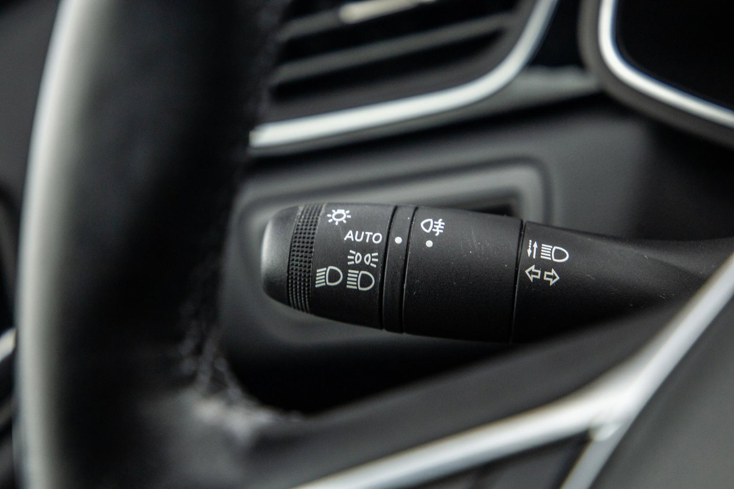 Renault Captur E-TECH Plug-in Hybrid Rive Gauche BLACK LINE / CRUISE CONTROLE / NAVI / CARPLAY