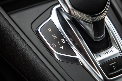 Renault Captur E-TECH Plug-in Hybrid Rive Gauche BLACK LINE / CRUISE CONTROLE / NAVI / CARPLAY