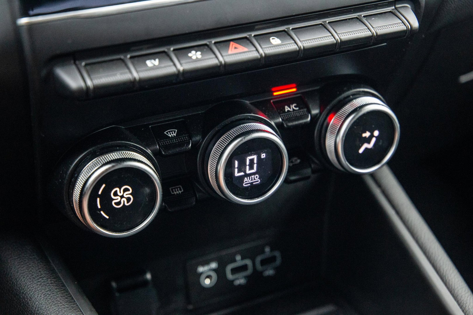 Renault Captur E-TECH Plug-in Hybrid Rive Gauche BLACK LINE / CRUISE CONTROLE / NAVI / CARPLAY