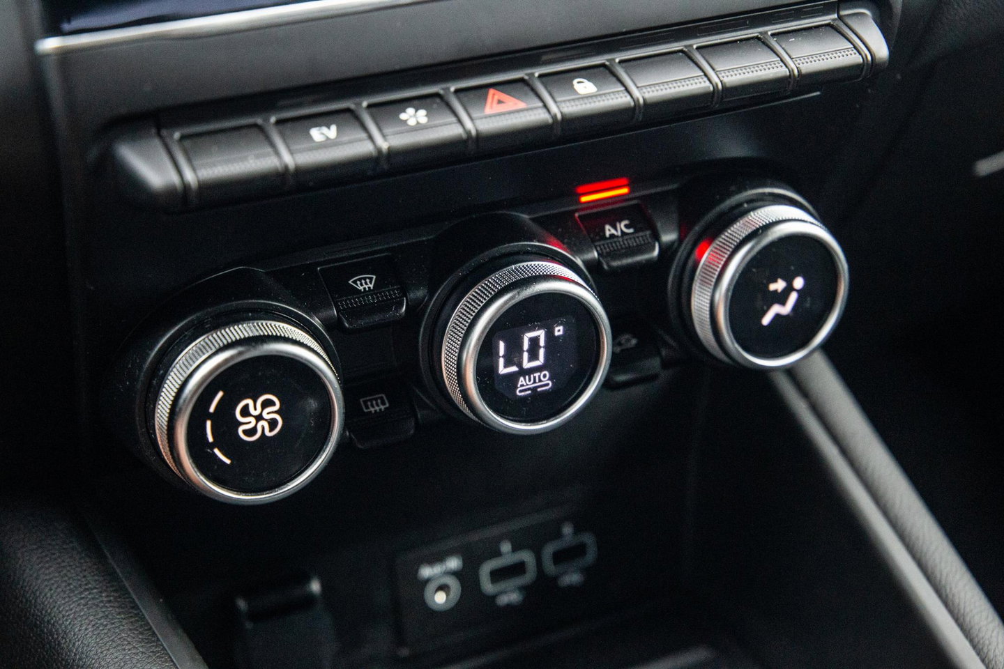 Renault Captur E-TECH Plug-in Hybrid Rive Gauche BLACK LINE / CRUISE CONTROLE / NAVI / CARPLAY