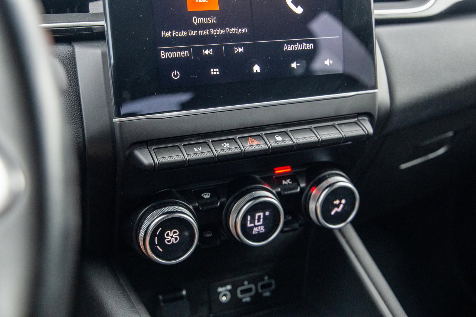 Renault Captur E-TECH Plug-in Hybrid Rive Gauche BLACK LINE / CRUISE CONTROLE / NAVI / CARPLAY