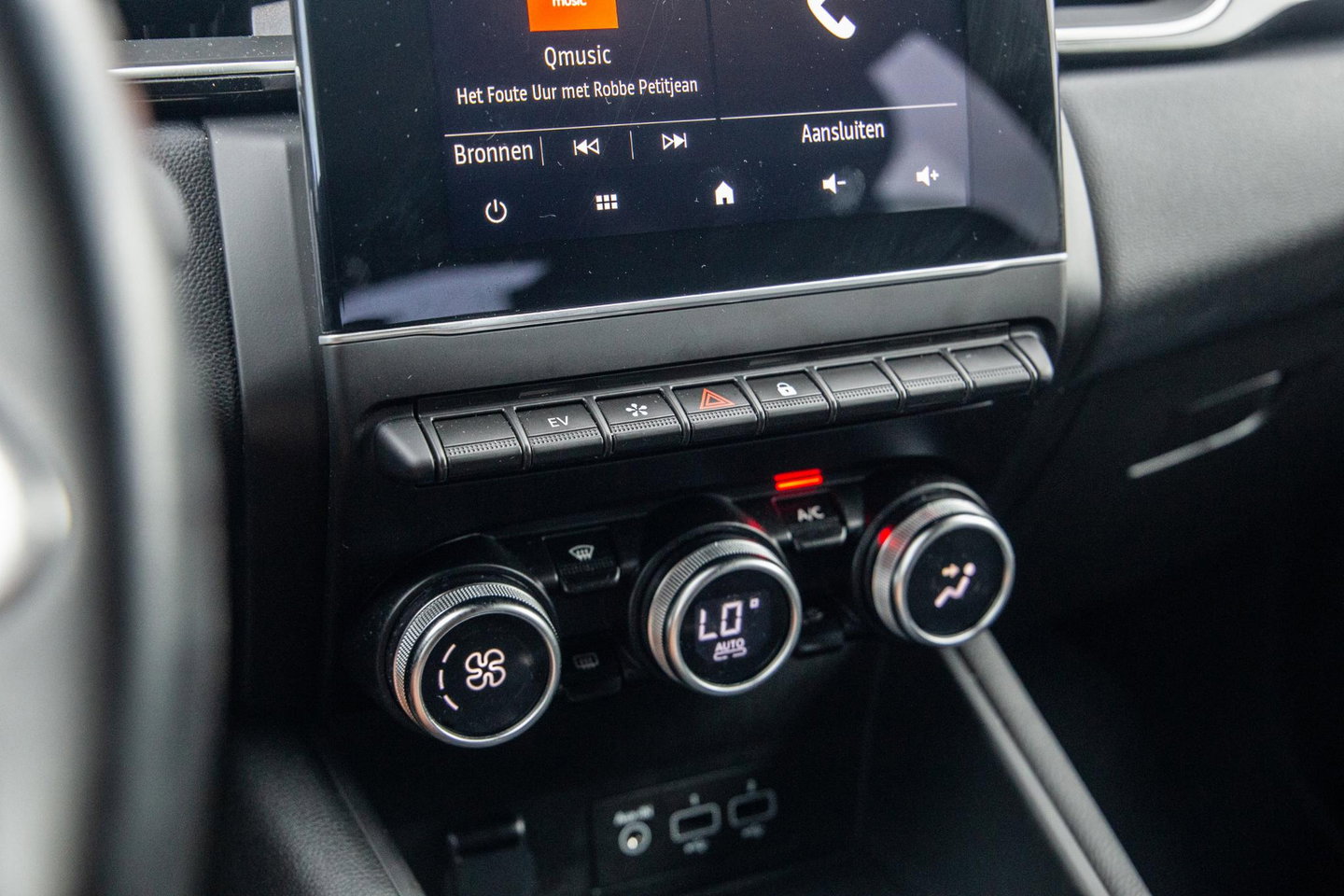 Renault Captur E-TECH Plug-in Hybrid Rive Gauche BLACK LINE / CRUISE CONTROLE / NAVI / CARPLAY