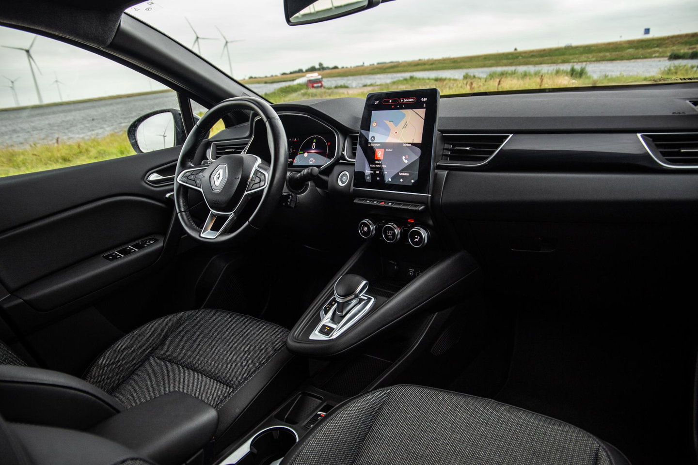Renault Captur E-TECH Plug-in Hybrid Rive Gauche BLACK LINE / CRUISE CONTROLE / NAVI / CARPLAY